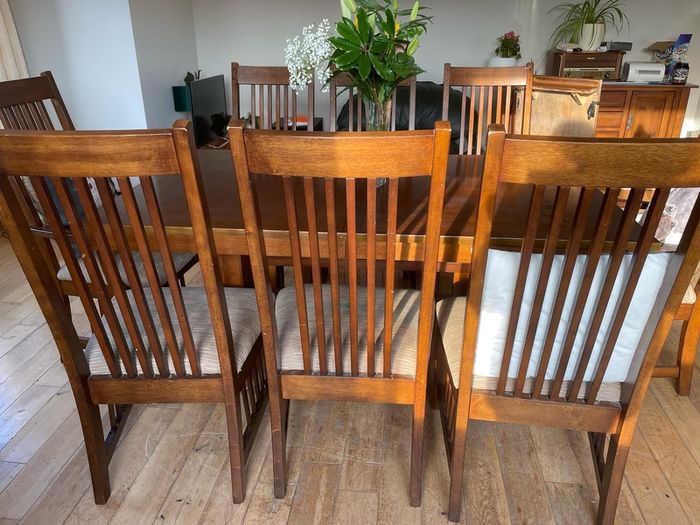 Beautiful long dark Oak Dining table and 8 chairs