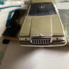 toy car Vintage 1:24 Scale Lincoln Town Car Limousine Diecast Model