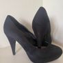 New Look wide-fit high heel black suede shoes. Size UK5 Image 2