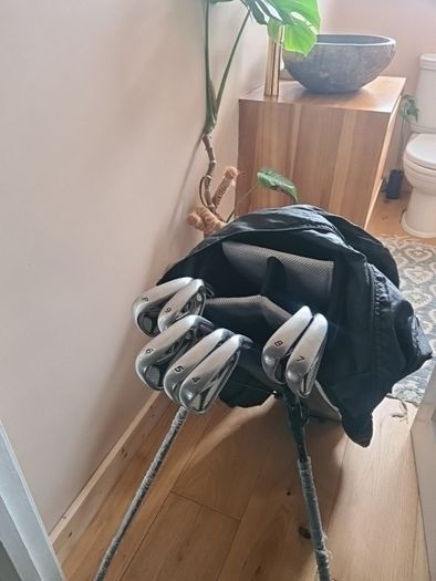 taylormade R7 irons and stand bag