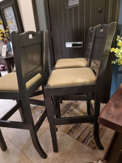 Beautiful Kitchen Island Stools x 4