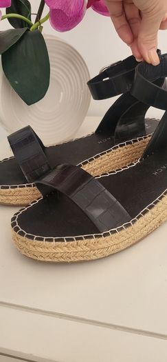 SOUTH BEACH black woven straw sole sandals Sz 7