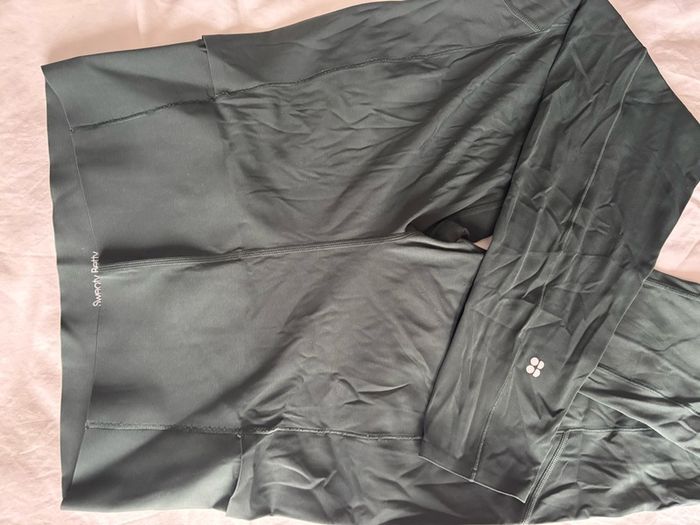 sweaty betty green and black leggings