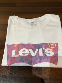 Levi's t-shirts