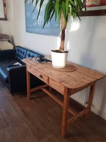 vintage oak table( can deliver)