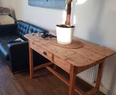 vintage oak table( can deliver)