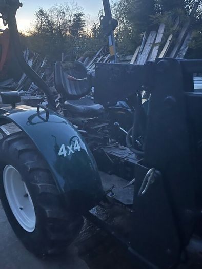 Compact tractor