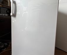 Belling under-counter fridge with ice box