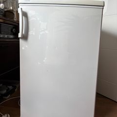 Belling under-counter fridge with ice box