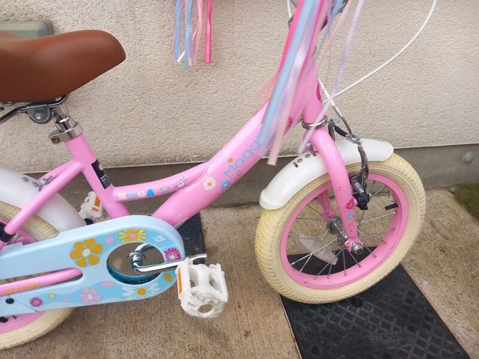 Kids maggic bike size 14 inch wheels
