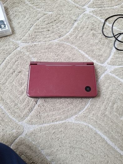 Nintendo DSI XL- Comes with Mario Kart DS