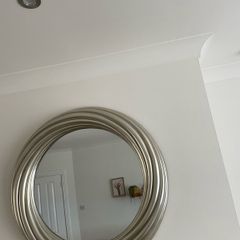 Round mirror