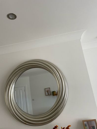 Round mirror