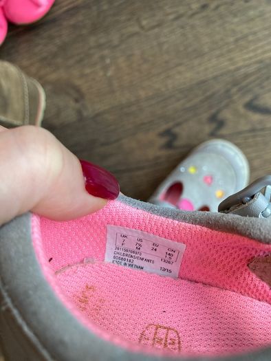 Clarks girl shoes 7F