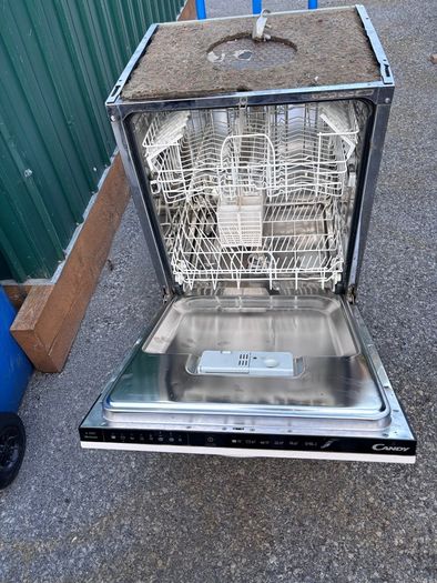 Integrated dishwasher
