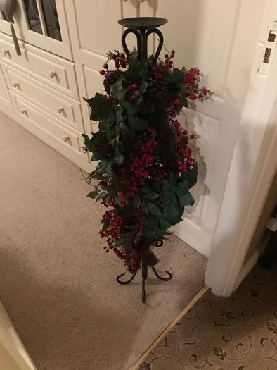 Christmas Wrought Iron Candle Arrangement