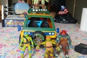 Teenage Mutant Ninja figure  Playset and figures (Please Read)