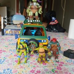 Teenage Mutant Ninja figure  Playset and figures (Please Read)