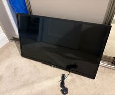 TV with remote 1080p