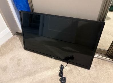 TV with remote 1080p