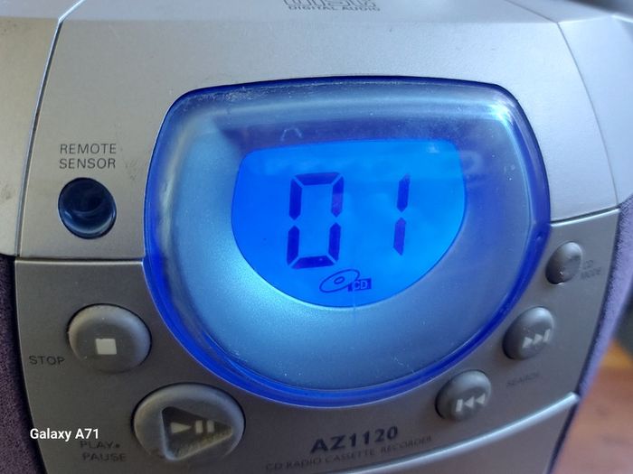PHILIPS CD Radio Cassette Recorder, Model AZ1120,  in excellent cosmetic condition