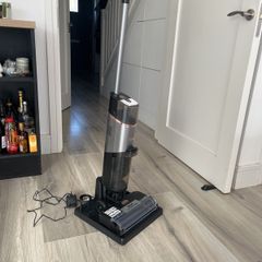 Shark HydroVac Cordless Hard Floor Cleaner with Antimicrobial Brush-Roll & Odour-Neutralising Multi-Surface Solution, Self-Cleaning, Vacuums & Mops Wet & Dry Messes, Grey WD210UK