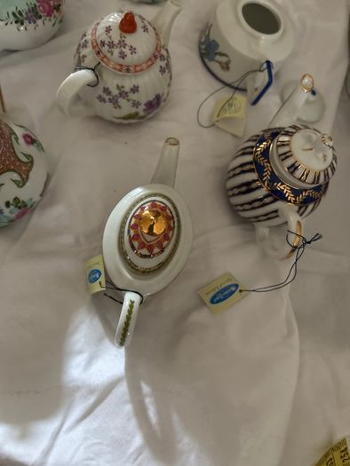 teapots mini size porcelain The Minature teapot collection