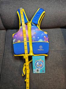 Life vest. Swim vest. Swimming aid. Kids 2-4 years