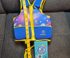 Life vest. Swim vest. Swimming aid. Kids 2-4 years