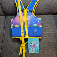 Life vest. Swim vest. Swimming aid. Kids 2-4 years