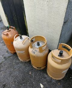 4 x Gas cylinder