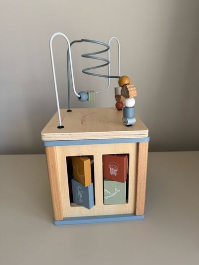Little Dutch activity cube