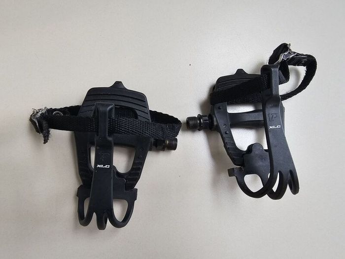 XLC VP-335T Pedals with Toe Clips and Straps