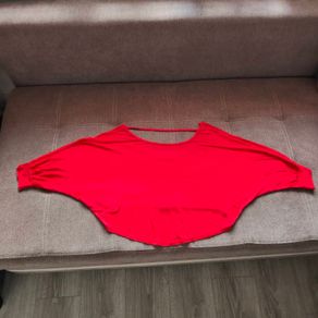 Red batwing sleeve cropped top, size 10