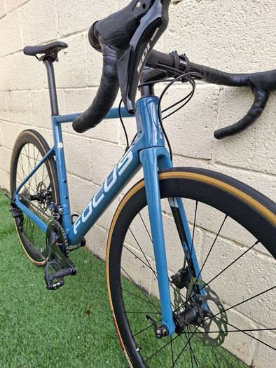Focus Izalco Max 8.7 Carbon Road Bike