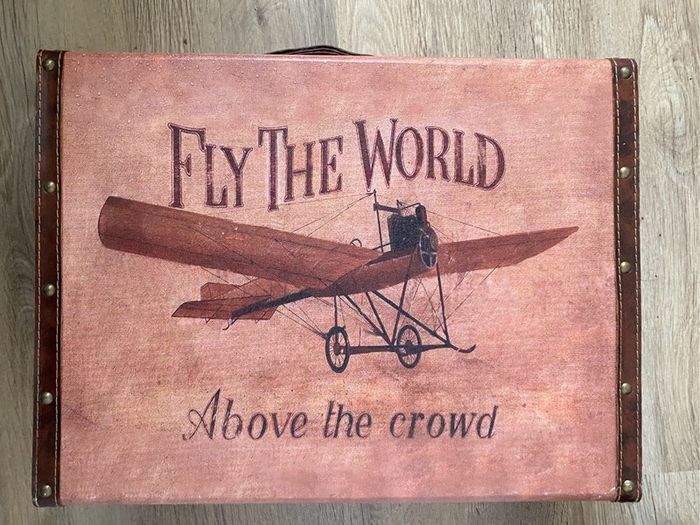 Vintage suitcase-photo prop