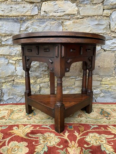 Early 20th Century solid oak gate leg drop leaf table.