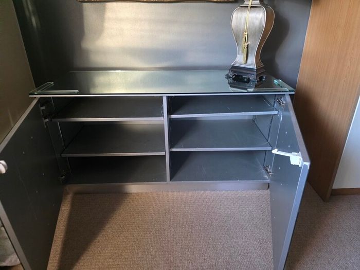 Mirrored sideboard with moveable shelves