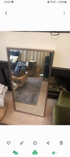 EZ Living mirror, great condition. D18