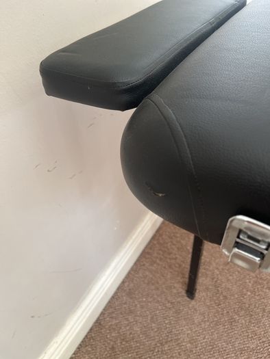 Foldable massage bed