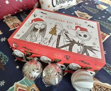 x1 Box of Large Shatterproof Silver Sparkle Baubles