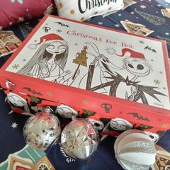 x1 Box of Large Shatterproof Silver Sparkle Baubles