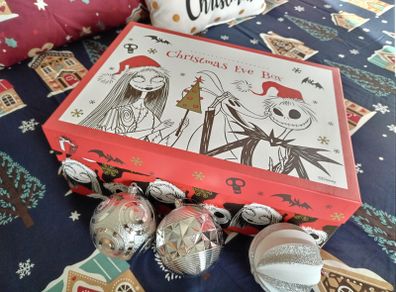 x1 Box of Large Shatterproof Silver Sparkle Baubles