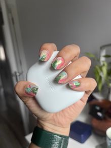 Press on nails