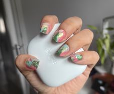 Press on nails