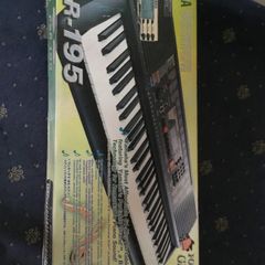 Yamaha psr-195 electric keyboard