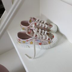 Girls trainers (size 30)