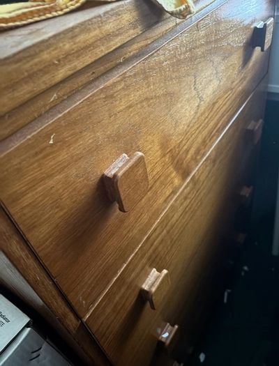 chest of drawers