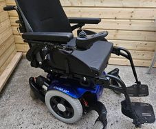 Electric wheelchair