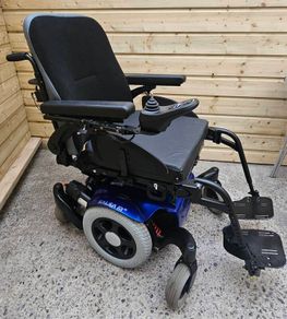 Electric wheelchair